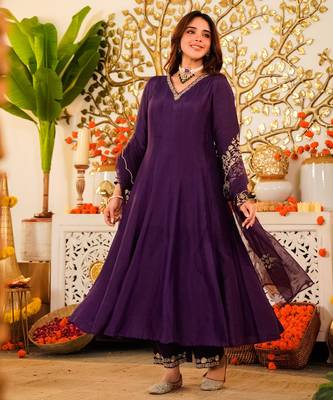 Purple viscose chanderi embroidered kurta pant dupatta set 3