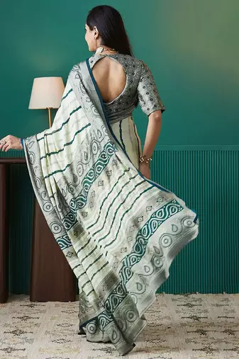 Green printed brasso casual saree with blouse piece