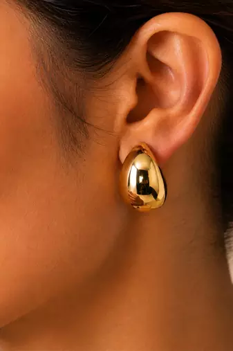 Metallic gold high polish huggie hoops earrings