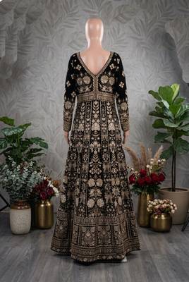 Black  georgette embroidered anarkali gown with chinon dupatta 3