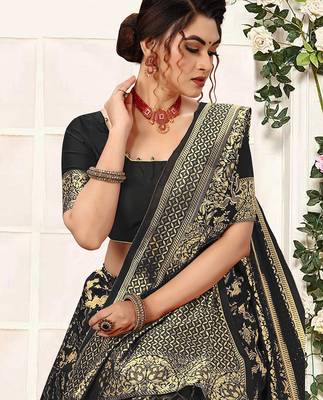 Black women's banarasi silk saree with unstitched blouse piece 4