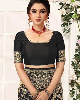 Black women's banarasi silk saree with unstitched blouse piece 5
