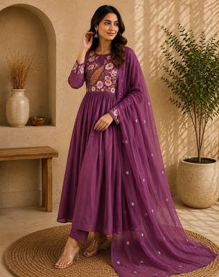 Mauve pink embroidered cotton kurta with pant & dupatta set for women 3
