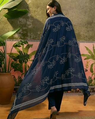 Blue cotton floral print kurta & trousers with dupatta set for women 2