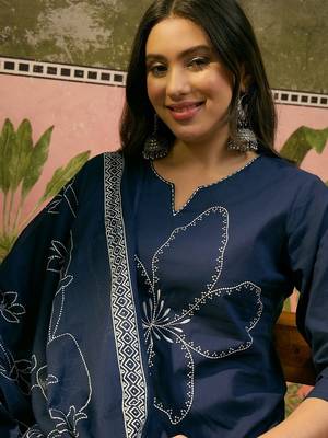 Blue cotton floral print kurta & trousers with dupatta set for women 5