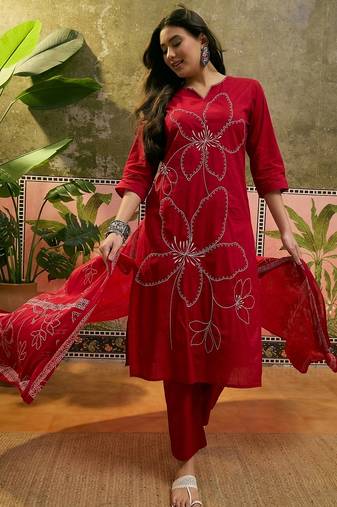 Red cotton floral print kurta & trousers with dupatta set for women
