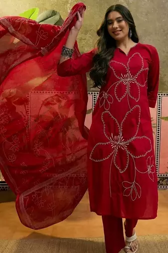 Red cotton floral print kurta & trousers with dupatta set for women