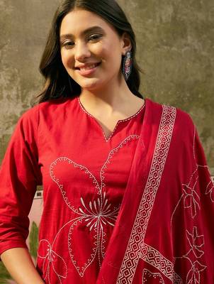 Red cotton floral print kurta & trousers with dupatta set for women 5