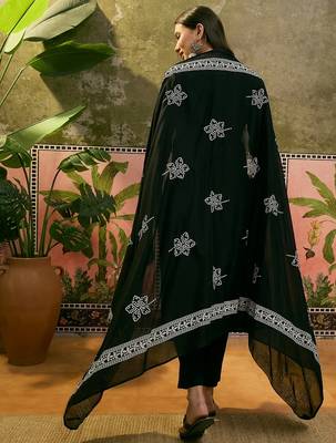 Black cotton floral print kurta & trousers with dupatta set for women 2