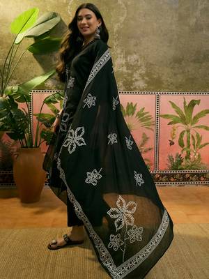 Black cotton floral print kurta & trousers with dupatta set for women 3