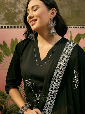 Black cotton floral print kurta & trousers with dupatta set for women 5