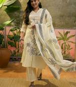 Off-white cotton floral print kurta & trousers with dupatta set for women