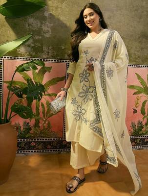 Off-white cotton floral print kurta & trousers with dupatta set for women 4