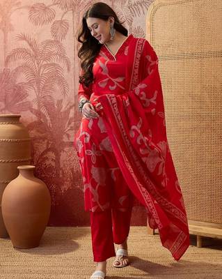 Red cotton printed kurta & trousers with dupatta set for women 1