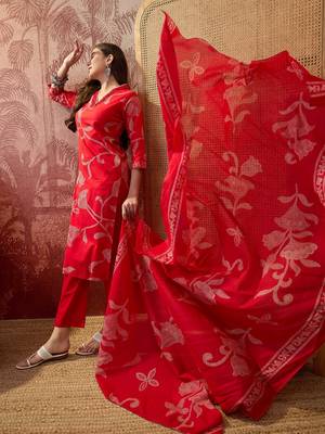 Red cotton printed kurta & trousers with dupatta set for women 4