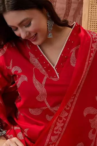Red cotton printed kurta & trousers with dupatta set for women