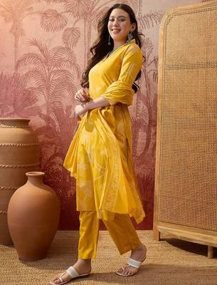 Yellow cotton printed kurta & trousers with dupatta set for women 3