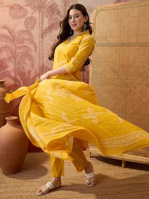 Yellow cotton printed kurta & trousers with dupatta set for women 4