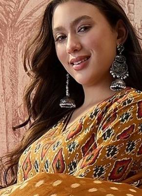 Cotton printed mustard yellow straight kurta & pant with dupatta set for women 4