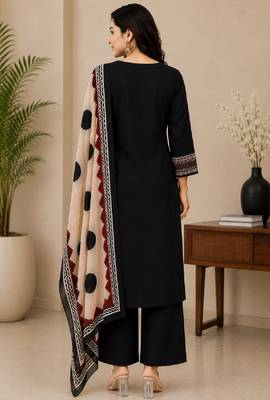 Pure cotton ethnic print black kurta & pant with dupatta set for women 5