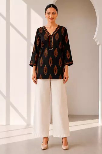 Philauri women's black printed short kurti with embroidery