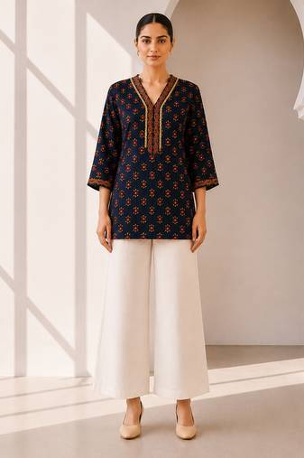 Philauri women's navy blue printed short kurti