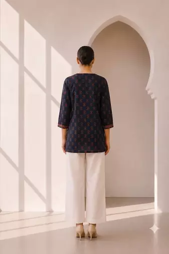 Philauri women's navy blue printed short kurti