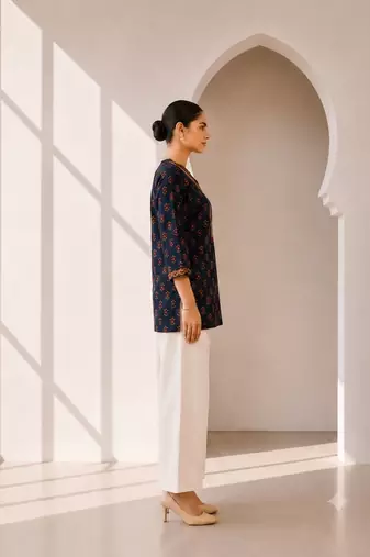 Philauri women's navy blue printed short kurti