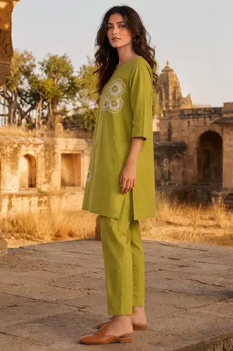 Philauri women thread work co-ord set