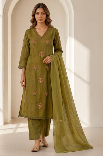 Women embroidered kurta set with trousers & dupatta