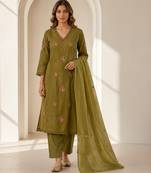Women embroidered kurta set with trousers & dupatta
