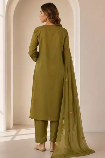 Women embroidered kurta set with trousers & dupatta