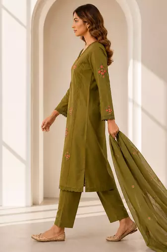 Women embroidered kurta set with trousers & dupatta