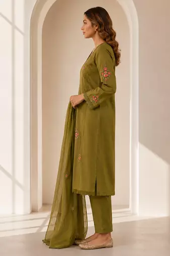 Women embroidered kurta set with trousers & dupatta