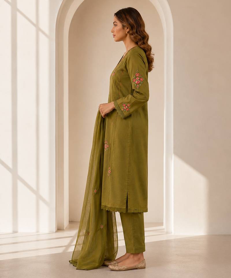 Women embroidered kurta set with trousers & dupatta