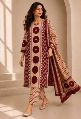 Women printed kurta set with trousers & dupatta 3