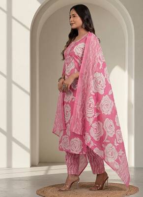 Women floral printed kurta pant with dupatta set 5