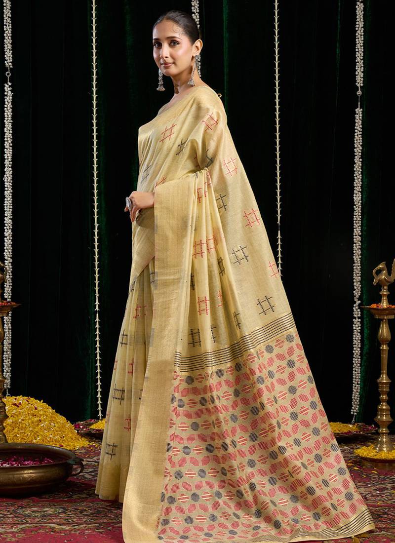 Cream handloom cotton blend geometric threadwork saree with blouse piece