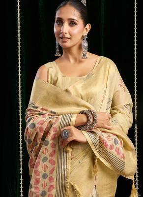 Cream handloom cotton blend geometric threadwork saree with blouse piece 4