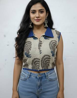 White cotton sanganeri printed non padded blouse 1