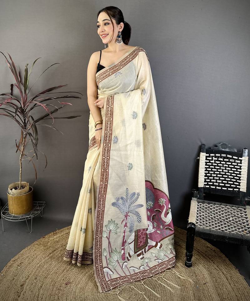 Cream cotton woven design saree with unstitched blouse piece