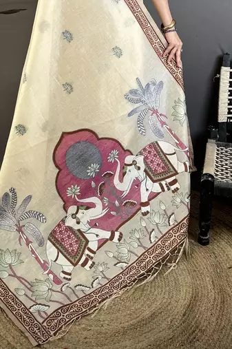 Cream cotton woven design saree with unstitched blouse piece