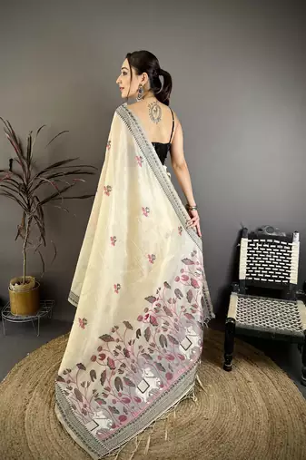 Cream cotton woven design saree with unstitched blouse piece