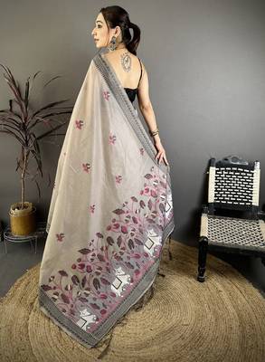 Grey cotton woven design saree with unstitched blouse piece 4