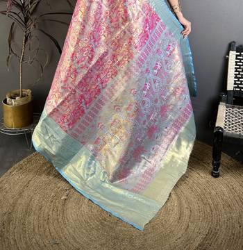 Magenta kanjeevaram silk blend woven design saree with unstitched blouse piece 5