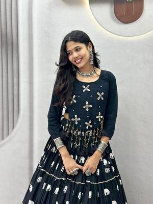 Black Hand Kodi Work Pure Cotton Navratri Lehenga Choli with Blouse 3