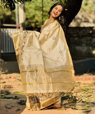Cream tussar silk blend embroidered zari woven saree with unstitched blouse piece 5