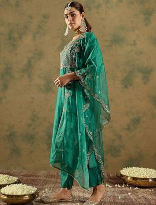 Ethnic motifs embroidered kurta with trousers &  dupatta 4