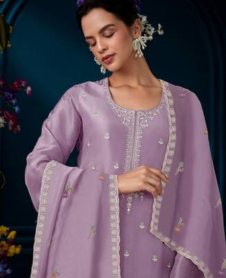 Ethnic motifs embroidered beads and stones kurta with trousers & dupatta 2