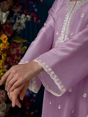 Ethnic motifs embroidered beads and stones kurta with trousers & dupatta 3